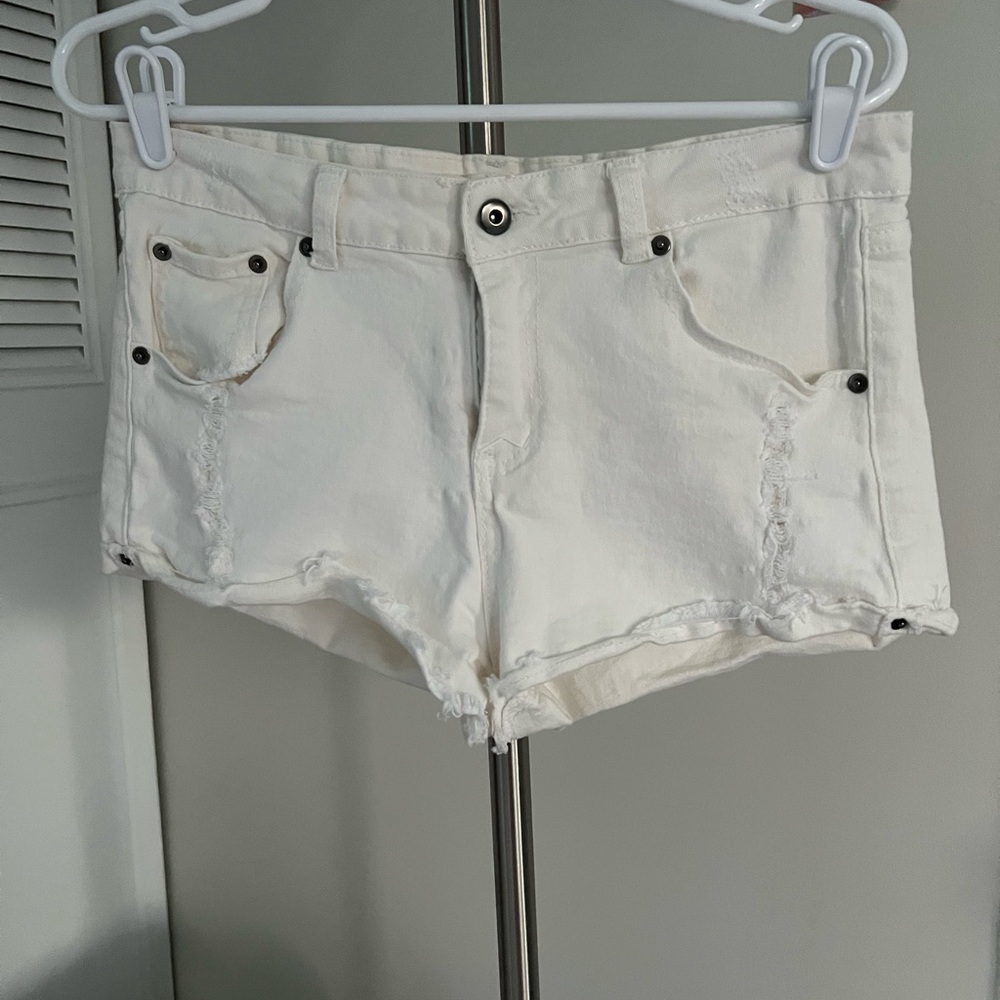 Ocean Drive size 9 (juniors) white distressed jean shorts